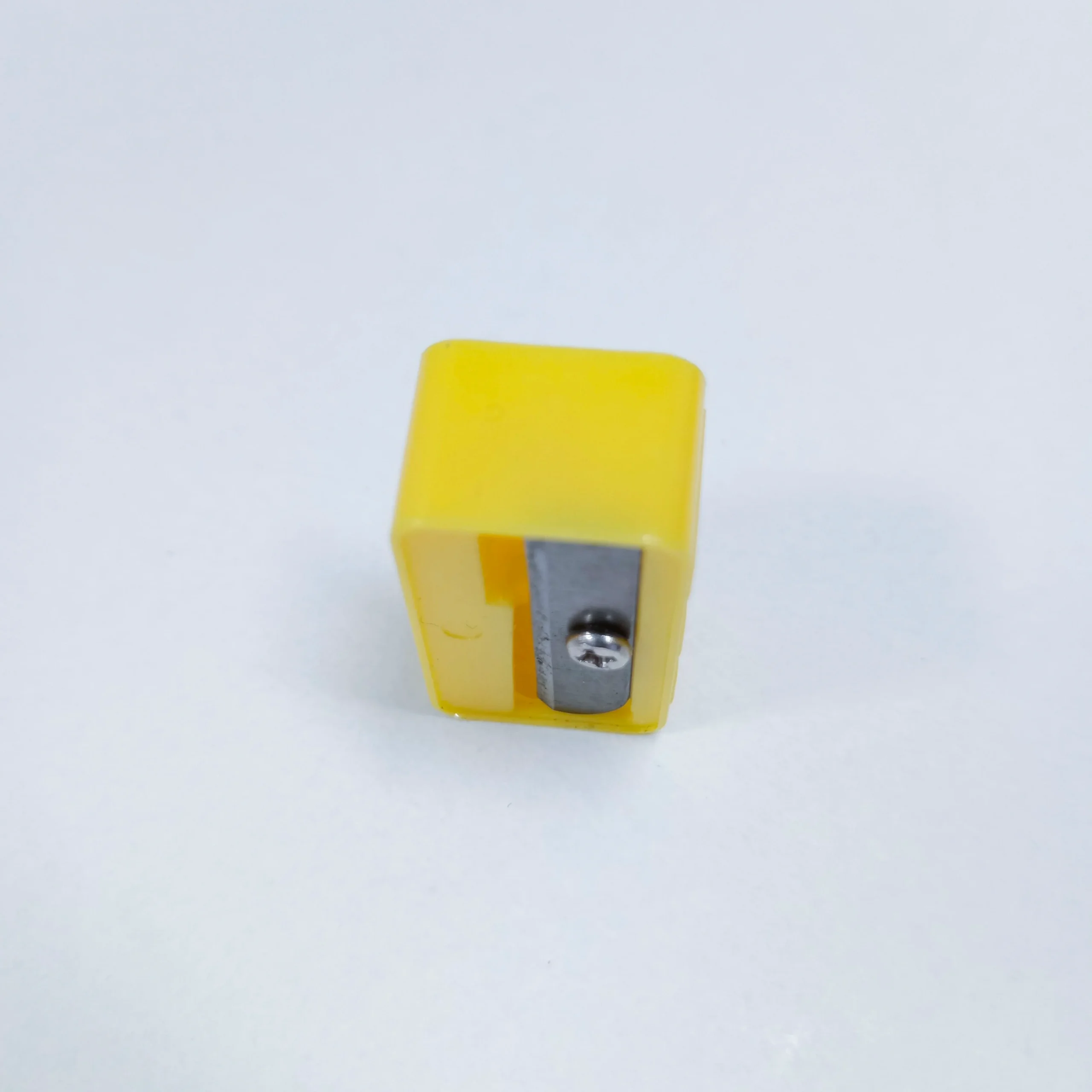 Temperino semplice in plastica gialla - immagine 4